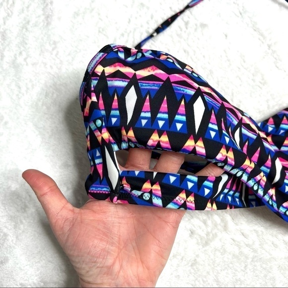 Victoria's Secret Body Wrap Bikini Top Chevron Tribal Print Size Medium - Picture 3 of 11